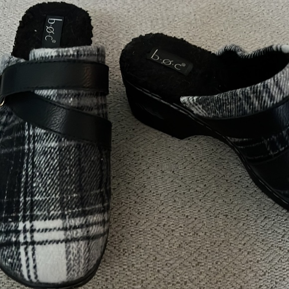 Clogs - Picture 2 of 2